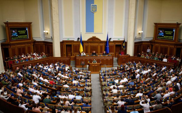 Политолог Дудчак оценил бегство депутатов из украинского парламента: «Не хотят на фронт»