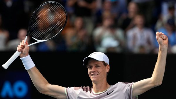 Мужской финал Открытого чемпионата Австралии по теннису: Янник Синнер надеется завершить восхождение звезды победой над марафонцем Даниилом Медведевым