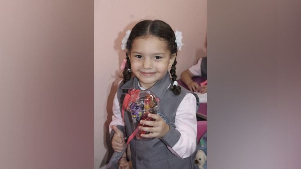 Пятилетняя палестинская девочка найдена мертвой после того, как застряла в машине под израильским обстрелом