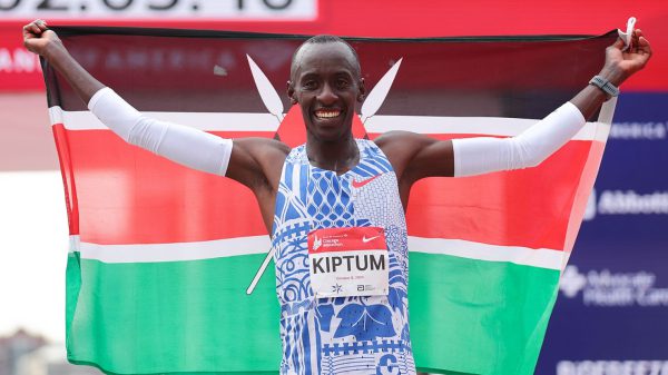 Рекордсмен мира в марафоне Келвин Киптум и тренер погибли в дорожно-транспортном происшествии в Кении.