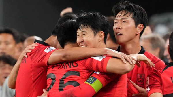 Великолепный штрафной удар Сон Хын Мина в дополнительное время обеспечил драматический выход Южной Кореи в полуфинал Кубка Азии
