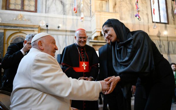 Папа совершил знаковый визит на Венецианскую биеннале и заявил, что «миру нужны художники»