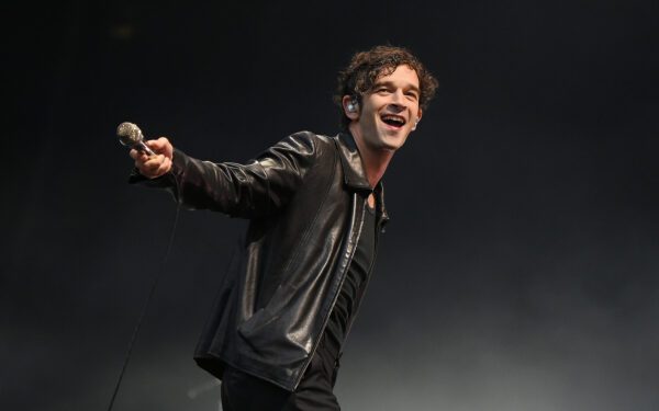 The 1975 Quietly Drops «Still… At Their Very Best» Live Album на потоковых сервисах и виниле после объявления о Гластонбери