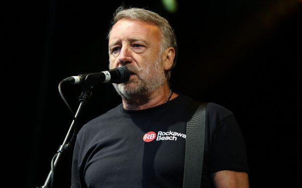 Питер Хук называет New Order «плохой кавер-версией» самих себя