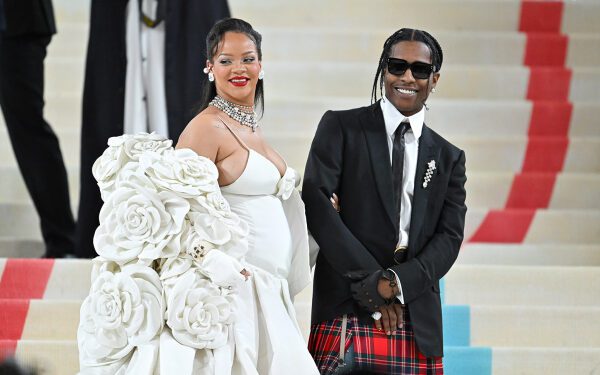 A$AP Rocky говорит, что Рианна крадет его одежду «постоянно», но он не боится вернуть ее