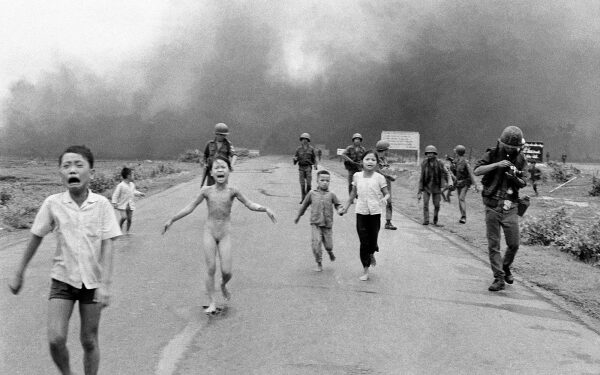 Кто сделал «Напалмовую девочку»? World Press Photo «приостанавливает» атрибуцию исторического изображения времен войны во Вьетнаме