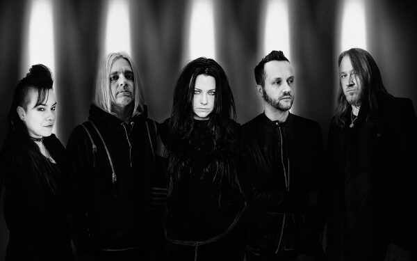 Бывшая гитаристка Evanescence Джен Маджура объявила о решении «уйти» из музыкальной индустрии