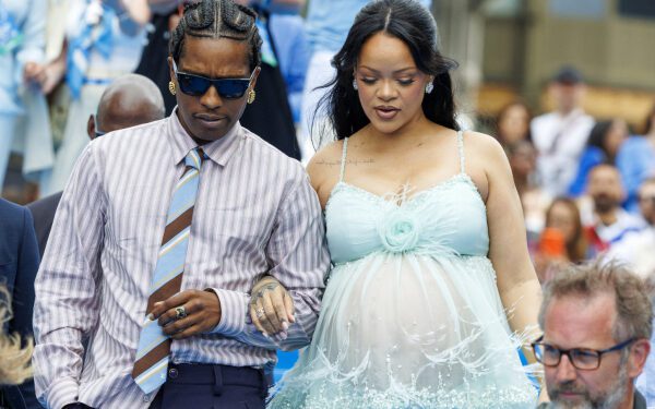 Рианна и A$AP Rocky прошли по синей дорожке на премьере фильма «Смурфики» в Брюсселе