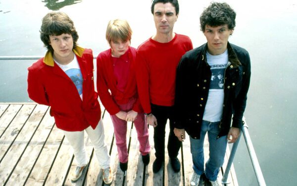 Talking Heads отметили 50-летие со дня первого концерта видеоклипом «Psycho Killer»