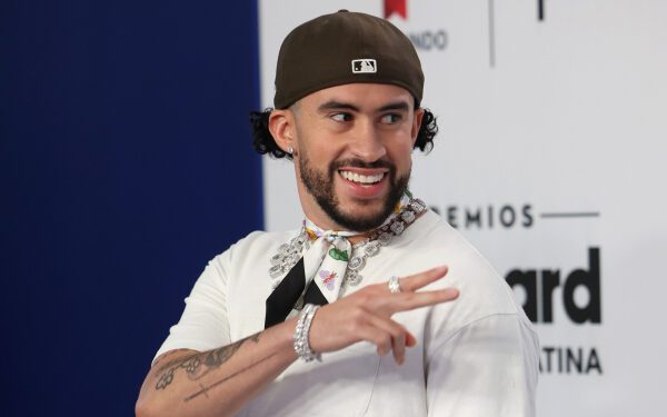 Bad Bunny вошел в список «Самых горячих мужчин всех времен» вместе с Тупаком, Элвисом и другими