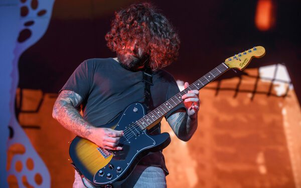 Джо Троман из Fall Out Boy прекращает гастроли из-за операции на руке