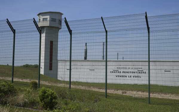 Первая пара Франции подала в суд на Кэндис Оуэнс за клевету в связи с утверждениями, что Брижит Макрон — мужчина