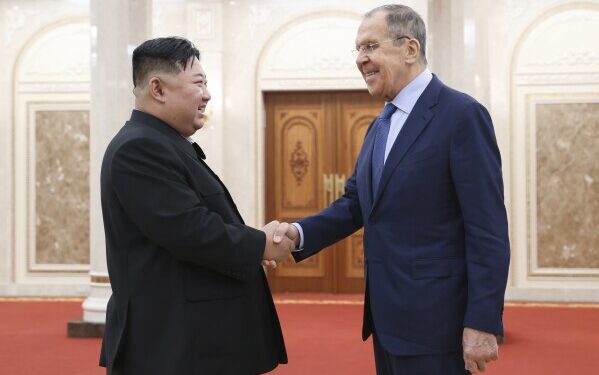 Южная Корея отправляет 6 спасенных северокорейцев обратно через морскую границу