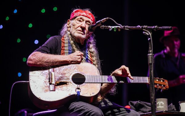 Турне Outlaw Music Festival Вилли Нельсона и Боба Дилана отложено из-за шторма