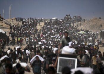 Израильский министр молится в горячем святом месте, в то время как официальные лица сообщают о гибели 33 человек, ищущих гуманитарной помощи в Газе