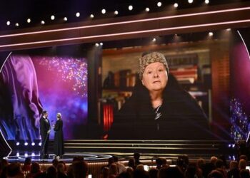 Магда Шубански растрогала Logies до слез, когда ее включили в Зал славы