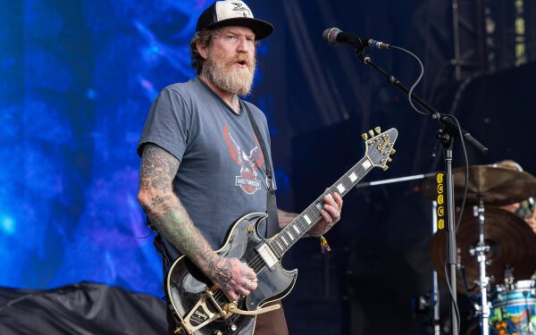 Mastodon отдают дань уважения Бренту Хайндсу на первом концерте после смерти гитариста: «Братья до конца»