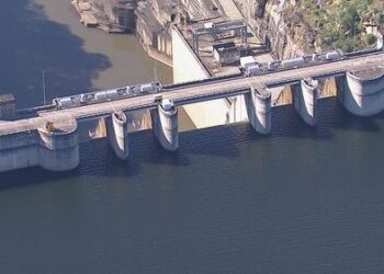 Жители предупреждены о том, что плотина Уоррагамба выйдет на полную мощность