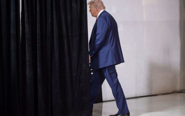 Трамп использует ФБР и Министерство юстиции для обострения своей давней вражды с Адамом Шиффом