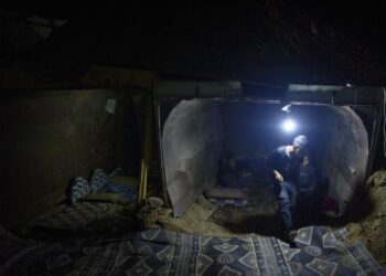 Видеоролики истощенных израильских заложников в секторе Газа усиливают давление на Нетаньяху с требованием прекратить огонь