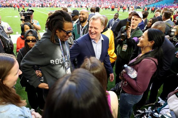 Выбор Bad Bunny в качестве игрока в перерыве Суперкубка очевиден и противоречив.