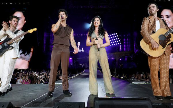 Деми Ловато и братья Джонас возглавят фильм «Camp Rock 3», работа над которым длилась 15 лет
