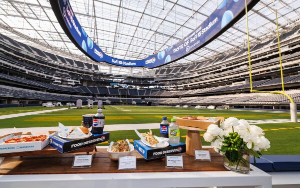 «Taste of SoFi Stadium» предлагает предварительный обзор последних новинок стадиона для футбольных болельщиков, любителей концертов и не только