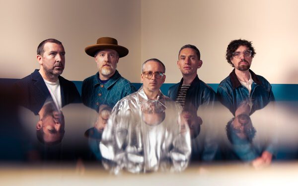 «Это стало основой для создания музыки Hot Chip»: Алексис Тейлор рассказывает историю шести самых популярных хитов группы
