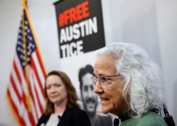 Американский журналист пропал в Сирии 13 лет назад. Его мать не прекращала его поиски. Американский журналист пропал в Сирии 13 лет назад. Его мать не прекращала его поиски.