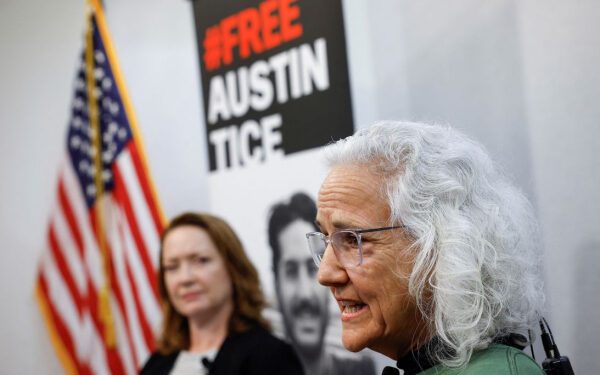 Американский журналист пропал в Сирии 13 лет назад. Его мать не прекращала его поиски. Американский журналист пропал в Сирии 13 лет назад. Его мать не прекращала его поиски.