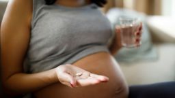 Исследование показывает, что дети, чьи матери переболели COVID-19 во время беременности, чаще диагностируются с аутизмом.