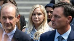 Британский принц Эндрю будет лишен титула «принца» и выселен из королевского особняка Британский принц Эндрю будет лишен титула «принца» и выселен из королевского особняка