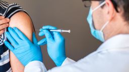 Анализ показал, что такие распространенные вирусные инфекции, как грипп и опоясывающий лишай, могут повысить риск сердечного приступа и инсульта.