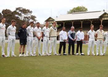Звезды крикета трогательно отдают дань памяти подростку, погибшему во время трагедии на тренировке Звезды крикета трогательно отдают дань памяти подростку, погибшему во время трагедии на тренировке