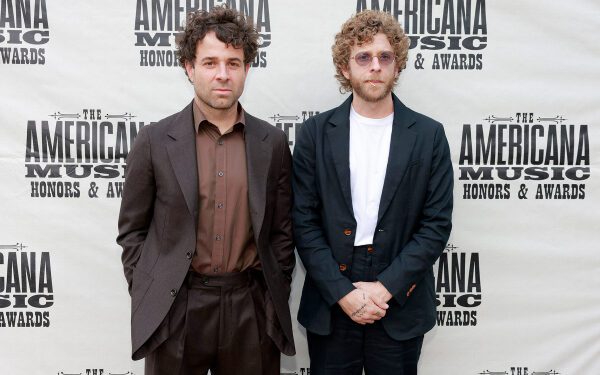 Доус, Брэд Пейсли и другие дадут благотворительный концерт в Лос-Анджелесе в честь первой годовщины лесных пожаров Доус, Брэд Пейсли и другие дадут благотворительный концерт в Лос-Анджелесе в честь первой годовщины лесных пожаров