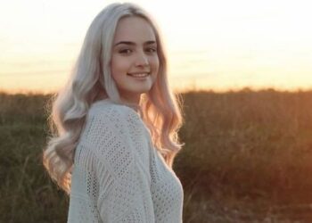 Дайна теряет способность пользоваться рукой. Ей нужно 20 тысяч долларов, чтобы восстановить её с помощью редкой операции. Дайна теряет способность пользоваться рукой. Ей нужно 20 тысяч долларов, чтобы восстановить её с помощью редкой операции.