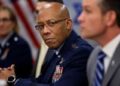 Эксклюзив: Трёхзвёздный генерал отстранён от должности из-за напряжённости с Хегсетом