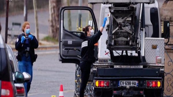 Арестованы пять новых подозреваемых в ограблении Лувра, но пока нет никаких следов украденных драгоценностей Арестованы пять новых подозреваемых в ограблении Лувра, но пока нет никаких следов украденных драгоценностей