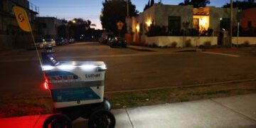 У роботов-доставщиков еды есть человеческие имена и моргающие глаза. Но они нам не друзья.