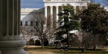 Для нового лидера Японии ключом к налаживанию отношений с Трампом может стать грузовик Ford F-150