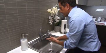 В некоторых регионах растёт заболеваемость герпесвирусной инфекцией. Врач объясняет симптомы и лечение.