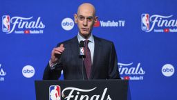 «Лас-Вегас Эйсес» выиграли чемпионат WNBA 2025 года после победы над «Финикс Меркури» «Лас-Вегас Эйсес» выиграли чемпионат WNBA 2025 года после победы над «Финикс Меркури»