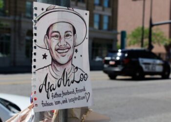 Спустя несколько месяцев после того, как на марше «Нет королям» в Юте был убит мужчина, его жена все еще ищет ответы Спустя несколько месяцев после того, как на марше «Нет королям» в Юте был убит мужчина, его жена все еще ищет ответы