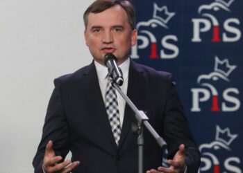 Самолет, перевозивший туристов в кенийский заповедник Масаи-Мара, разбился, в результате чего погибли 11 человек. Самолет, перевозивший туристов в кенийский заповедник Масаи-Мара, разбился, в результате чего погибли 11 человек.