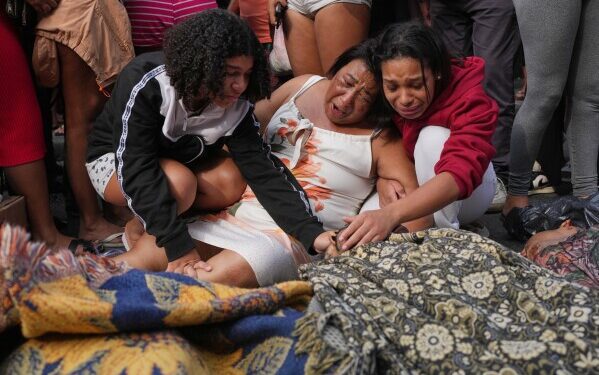 В Бразилии вспыхнули протесты после полицейского рейда, в результате которого погибло 119 человек, и были выдвинуты обвинения в применении чрезмерной силы. В Бразилии вспыхнули протесты после полицейского рейда, в результате которого погибло 119 человек, и были выдвинуты обвинения в применении чрезмерной силы.