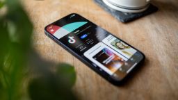 Этот миллиардер-инвестор, пытавшийся купить TikTok, теперь анализирует, законна ли сделка Трампа.