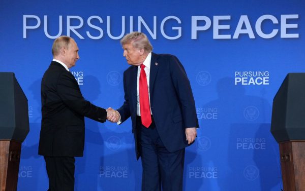 Трамп стремится развить успех соглашения по Газе на насыщенной дипломатической неделе
