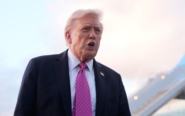 Трамп заявил, что США отправят выживших после удара по предполагаемому наркосудну обратно в Эквадор и Колумбию