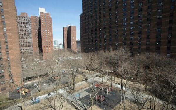 По словам прокурора Парижа, еще четверо арестованы за кражу драгоценностей из Лувра на сумму 102 миллиона долларов