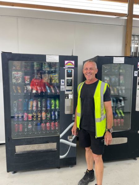 «4000 долларов в неделю»: почему австралийцы, такие как Джефф, тратят много денег на торговые автоматы